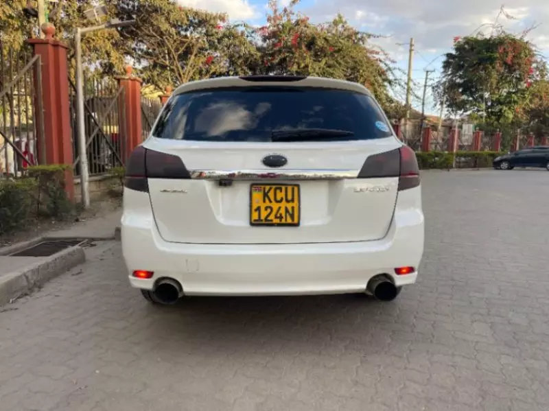Subaru Legacy    - 2011