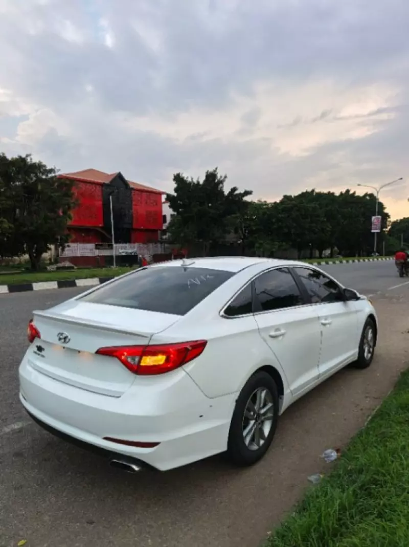 Hyundai Sonata   - 2015