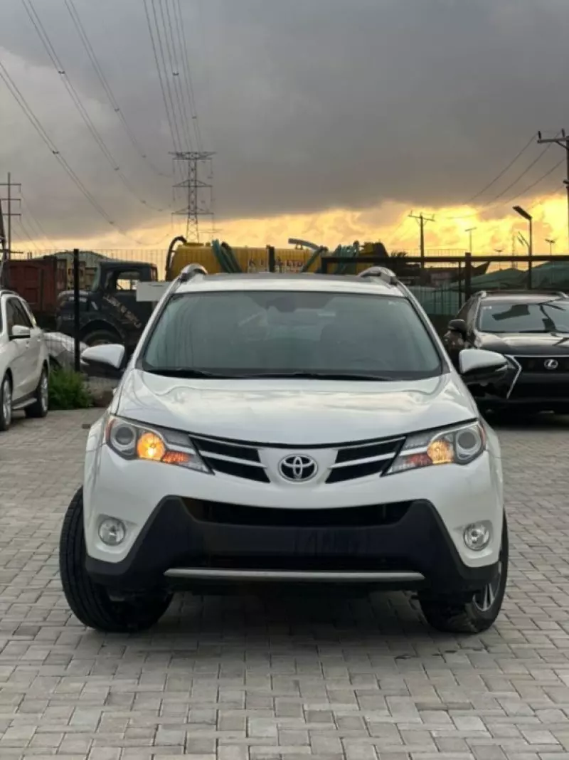 Toyota RAV4   - 2015