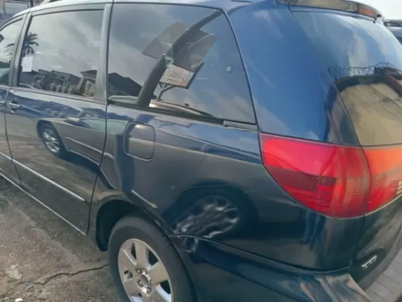 TOYOTA Sienna - 2005
