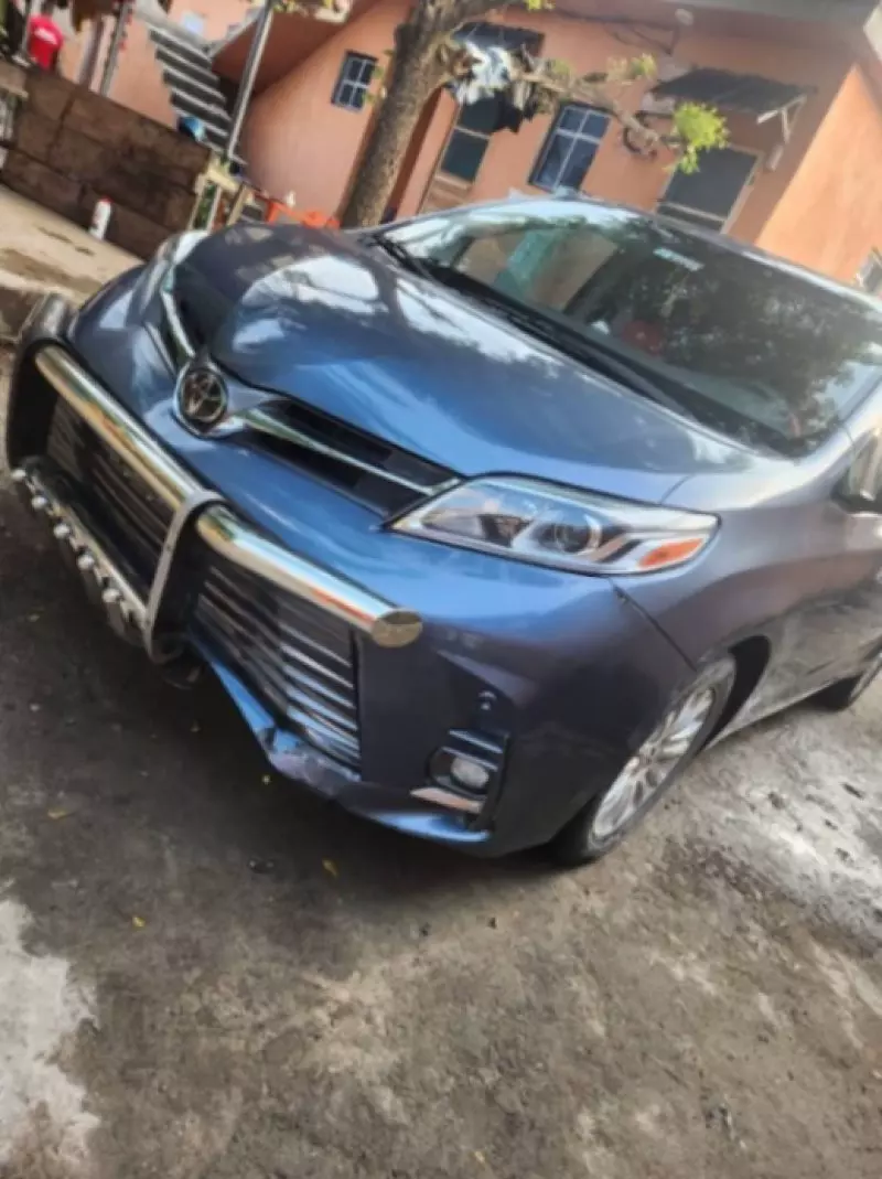 TOYOTA Sienna   - 2013