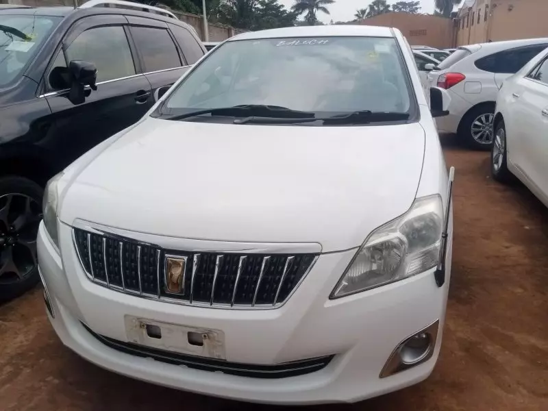 Toyota Premio    - 2016
