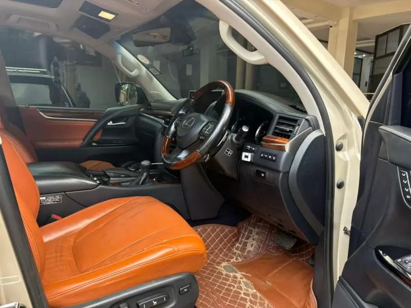 Lexus LX 570   - 2016