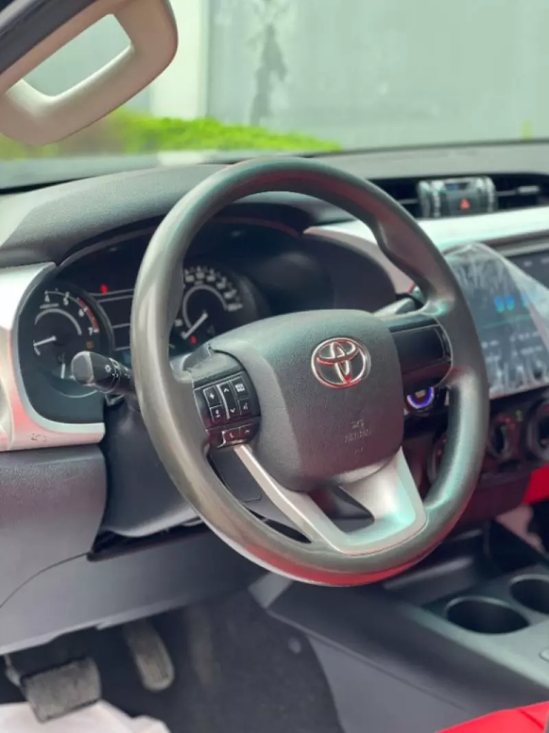 Toyota Hilux   - 2021