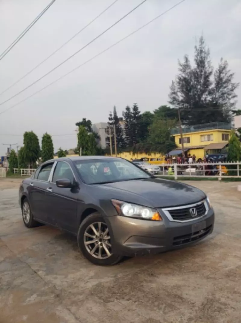Honda Accord   - 2010