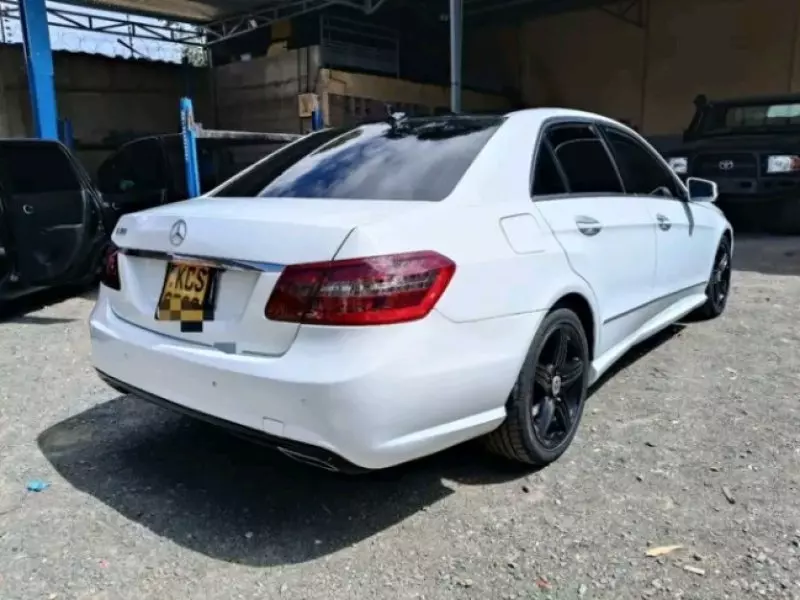 Mercedes-Benz E350   - 2013
