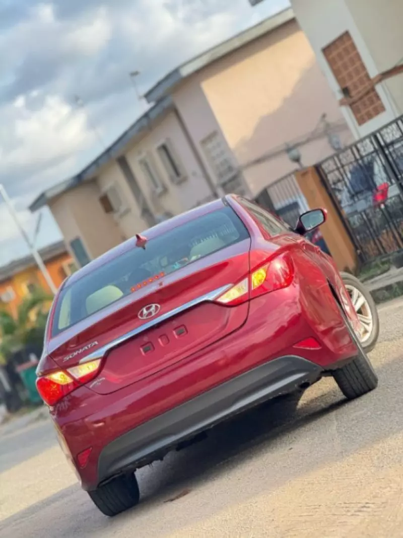 Hyundai Sonata   - 2014