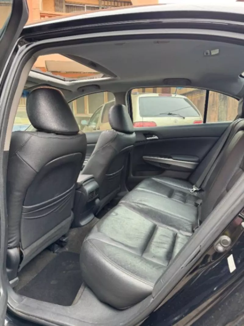 Honda Accord - 2010