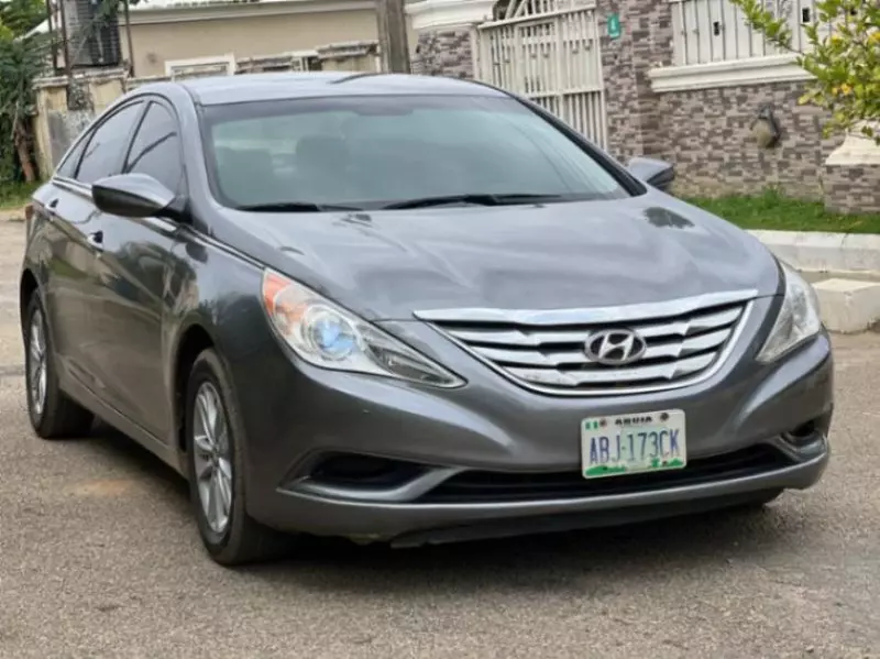 Hyundai Sonata   - 2011