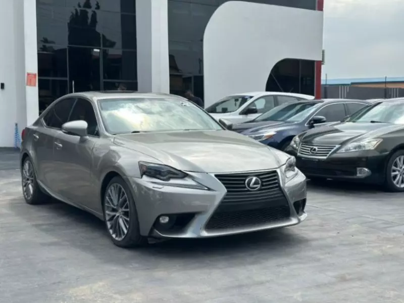 Lexus IS   - 2015