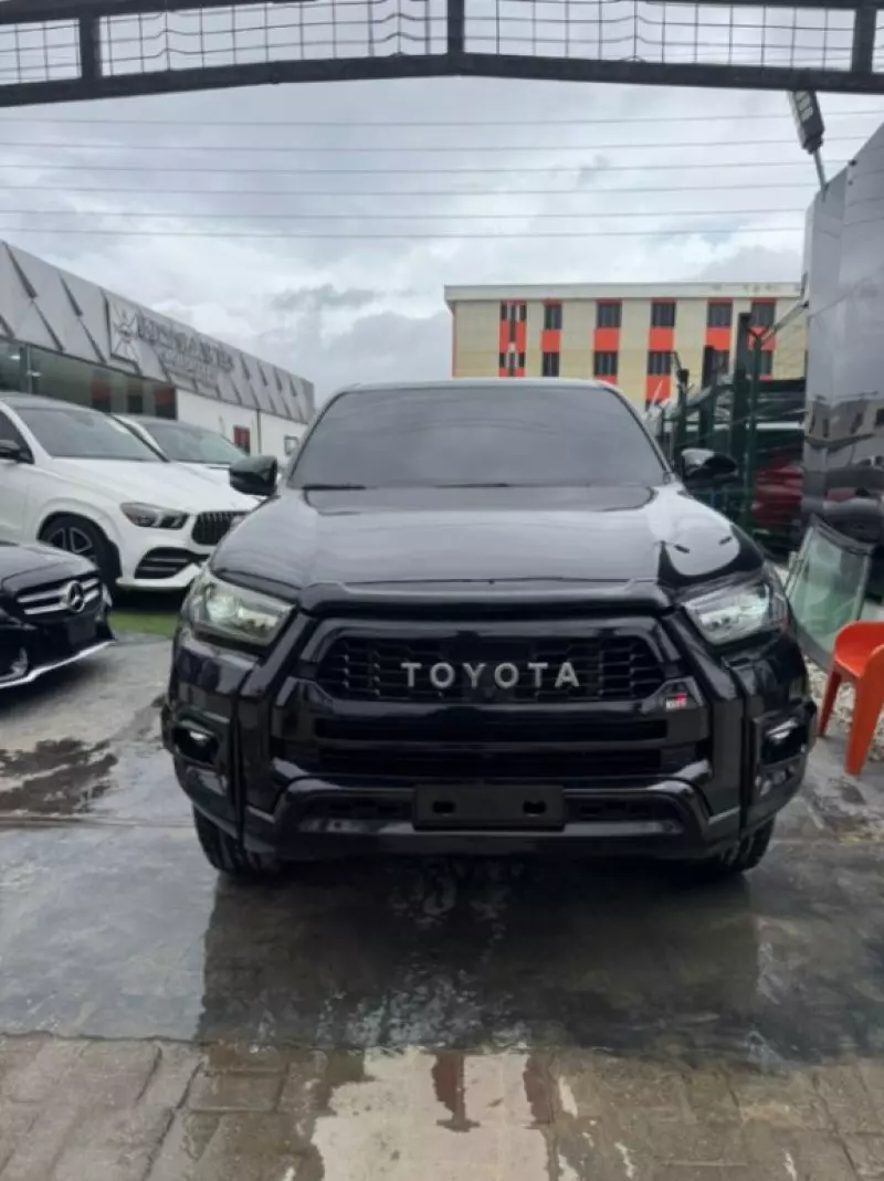 Toyota Hilux    - 2022