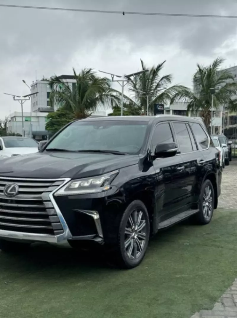 Lexus LX 570   - 2017