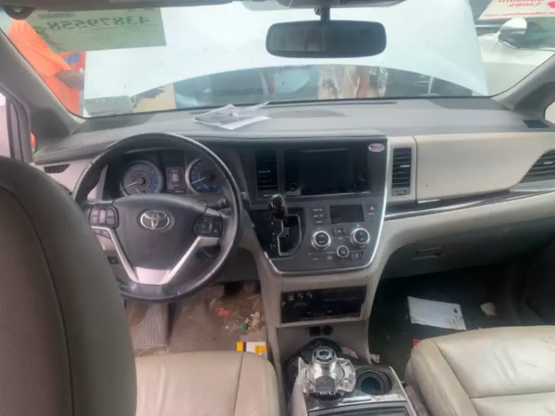 TOYOTA Sienna   - 2017