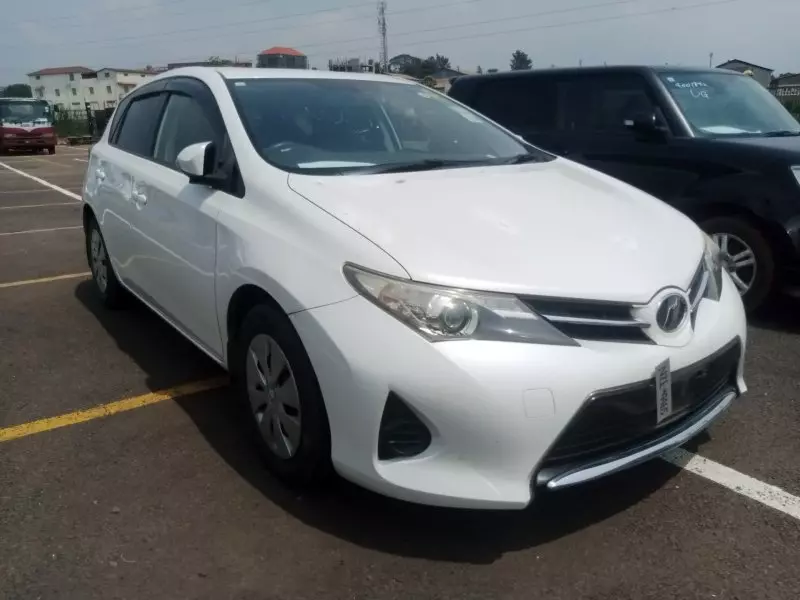 Toyota Auris   - 2012