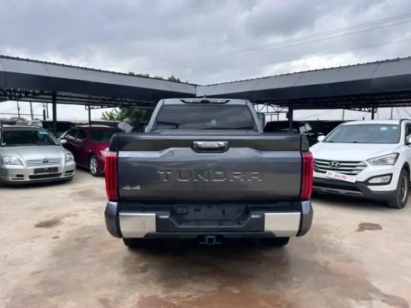 TOYOTA Tundra - 2024