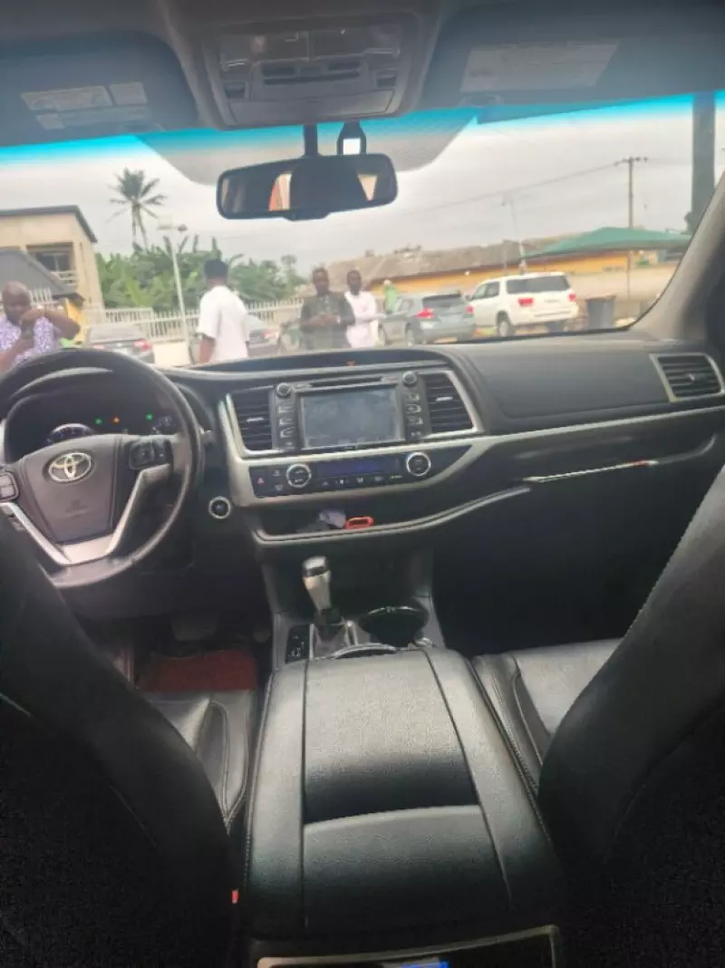 Toyota Highlander   - 2013