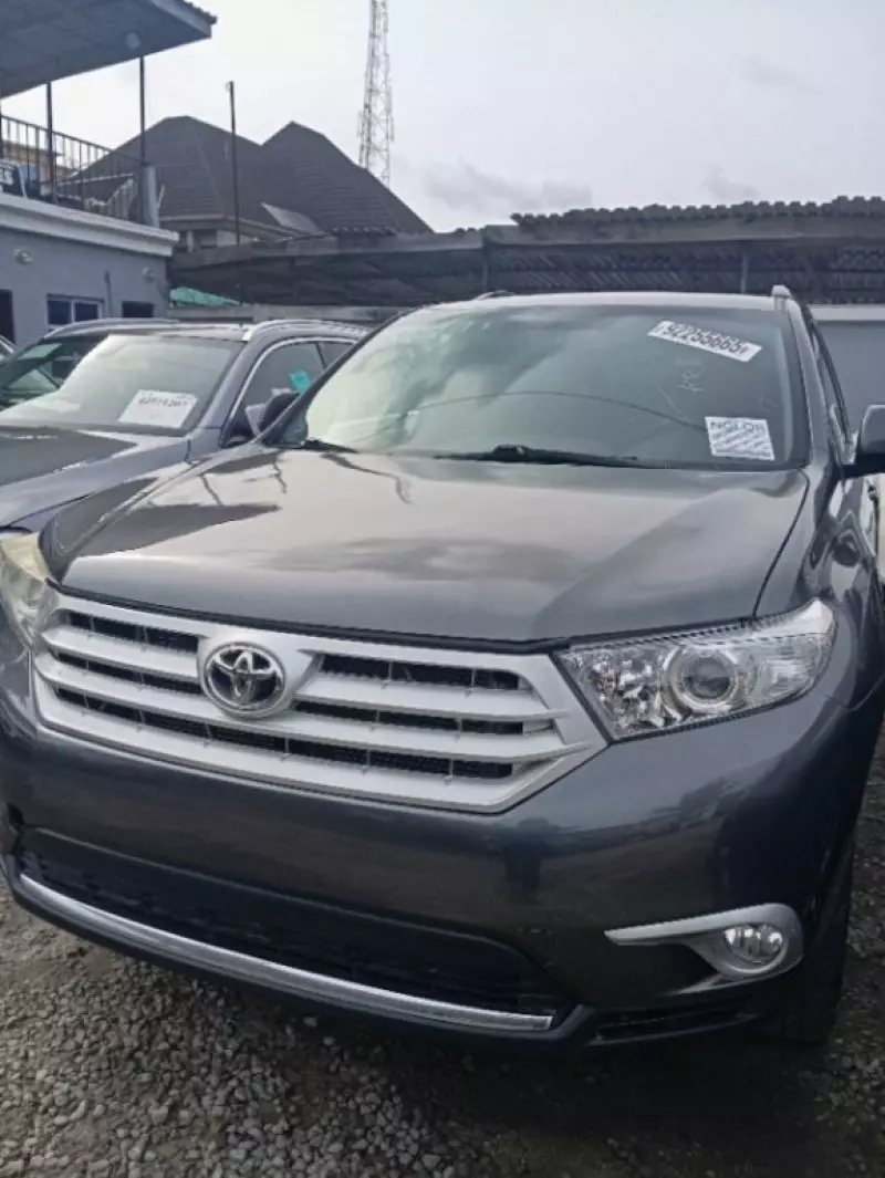 Toyota Highlander   - 2011