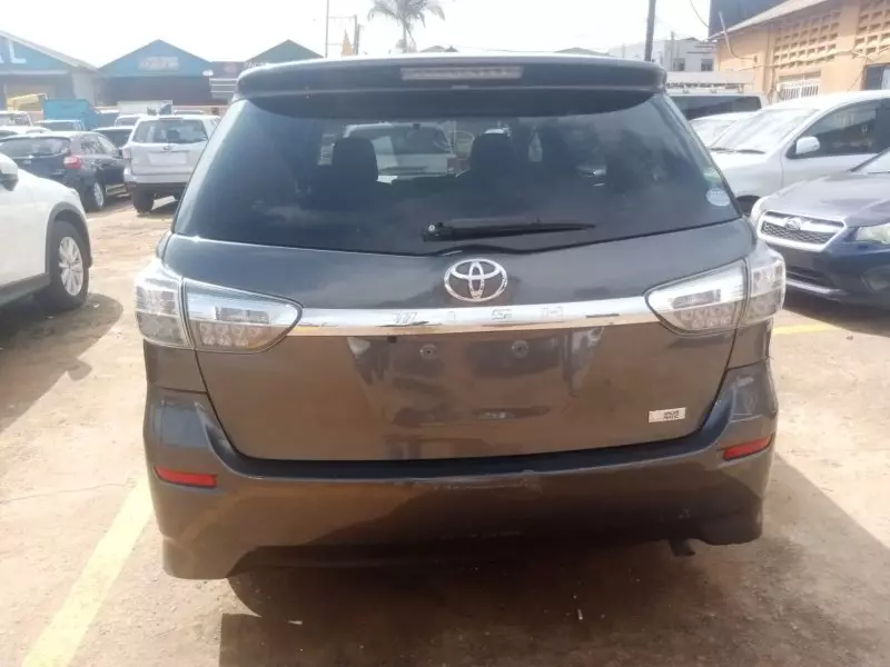 Toyota Wish   - 2012