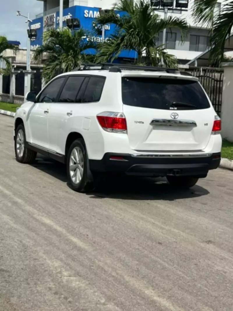 Toyota Highlander   - 2013