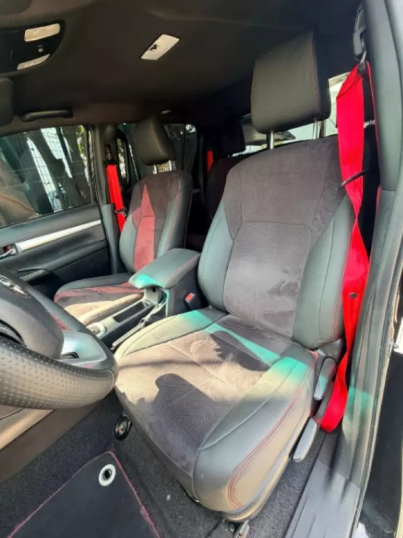 Toyota Hilux   - 2020