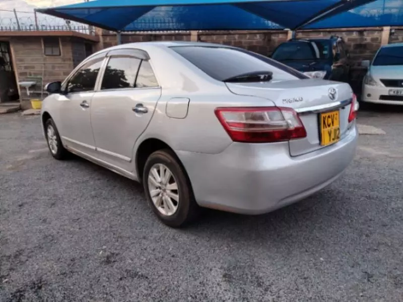 Toyota Premio    - 2012