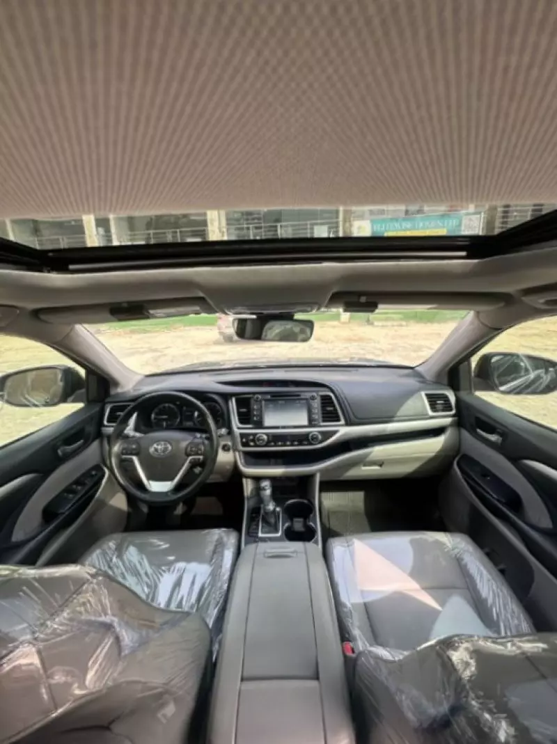 Toyota Highlander   - 2017