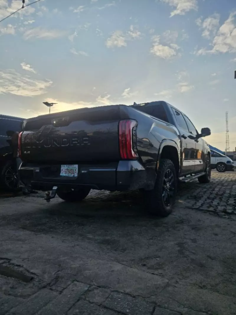 TOYOTA Tundra   - 2023