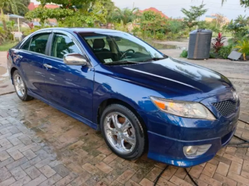 Toyota Camry   - 2011