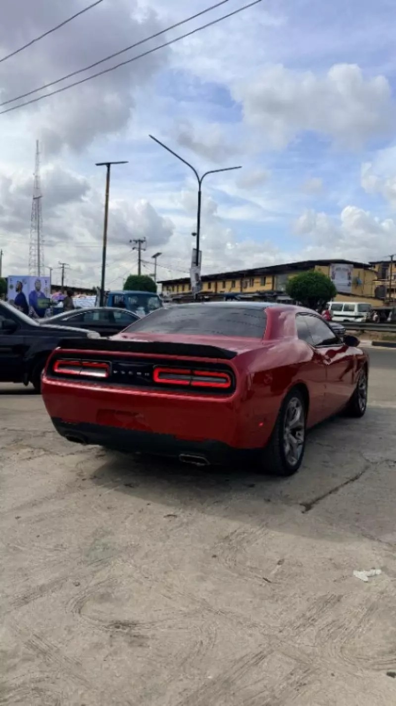 Dodge Challenger   - 2016