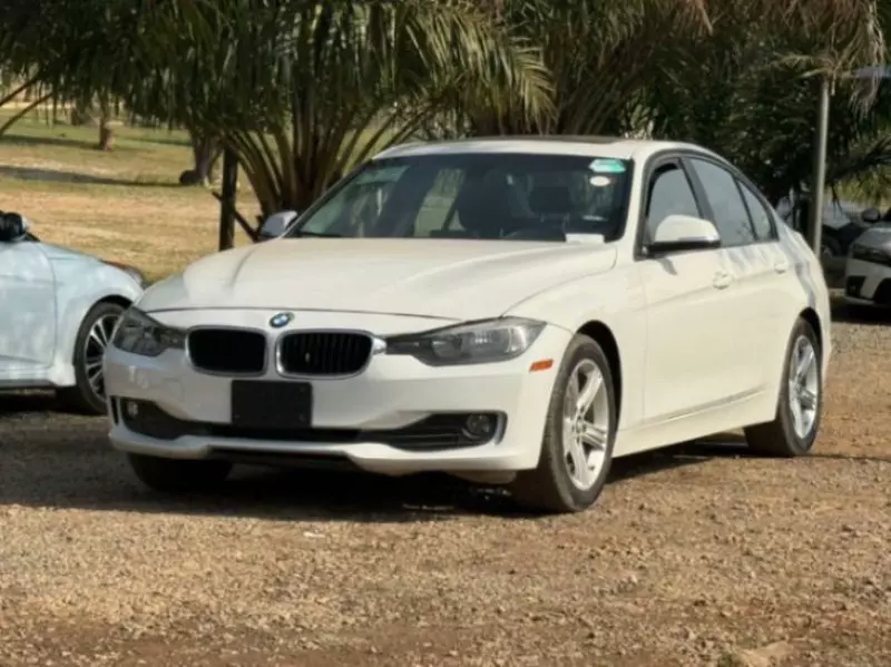 BMW 320i   - 2014