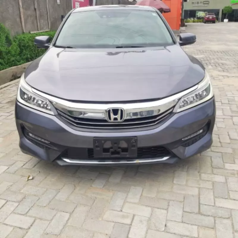Honda Accord   - 2017