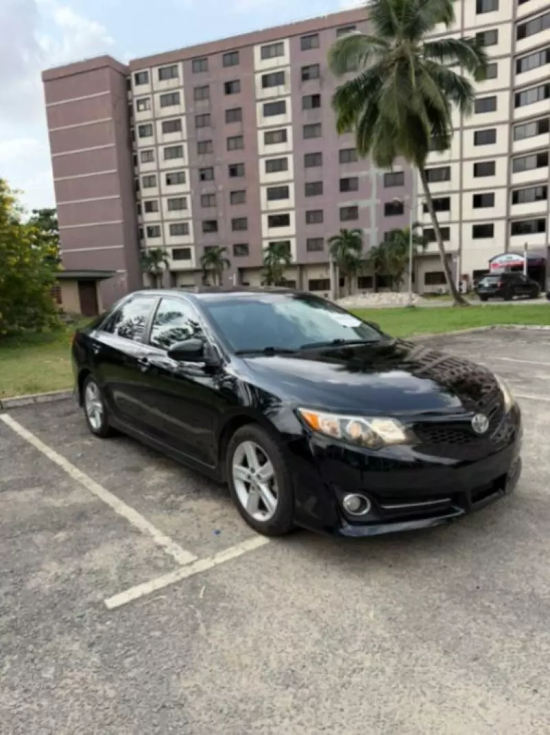 Toyota Camry - 2012