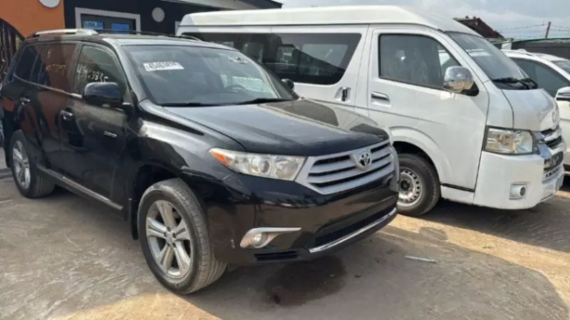 Toyota Highlander   - 2012