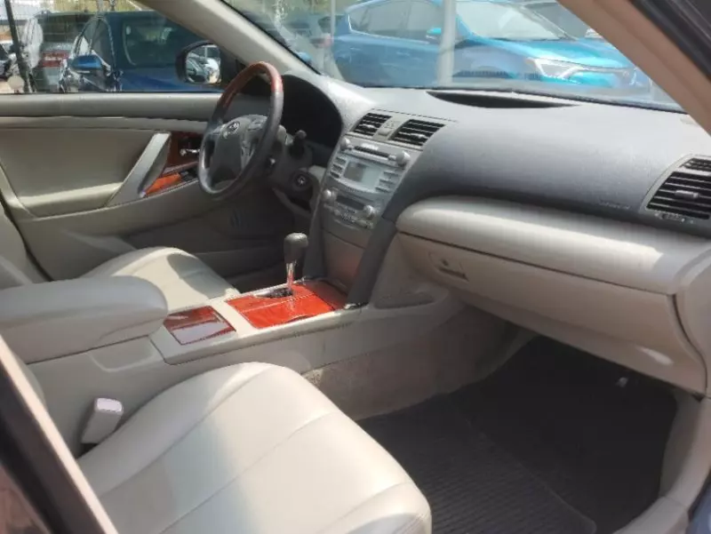 Toyota Camry   - 2011