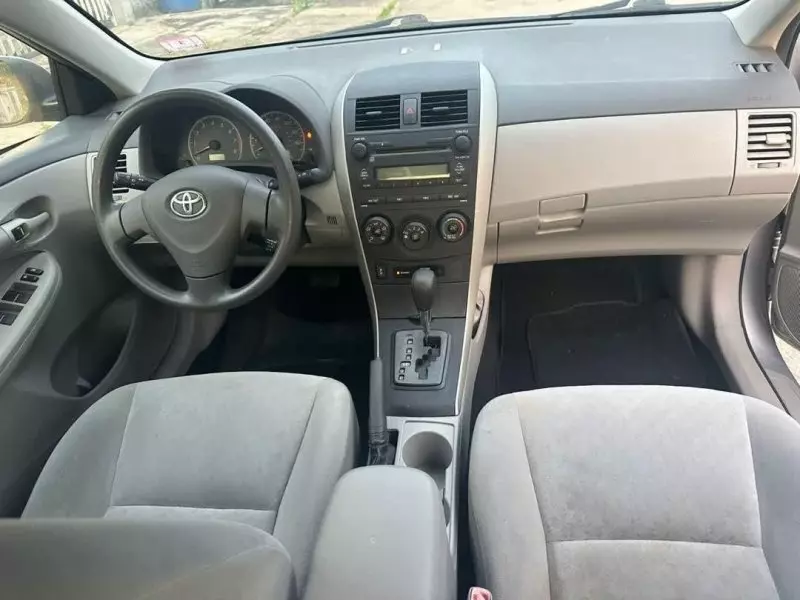 Toyota Corolla   - 2009