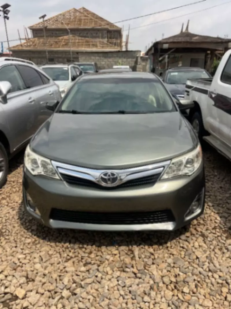 TOYOTA Camry - 2013