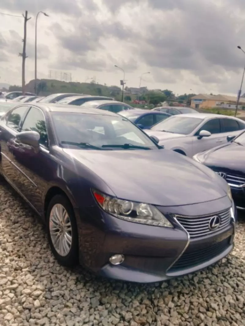 Lexus ES   - 2013