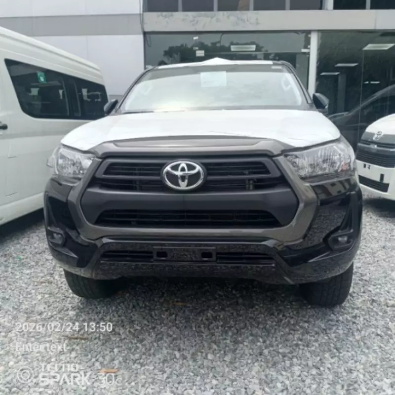Toyota Hilux   - 2025