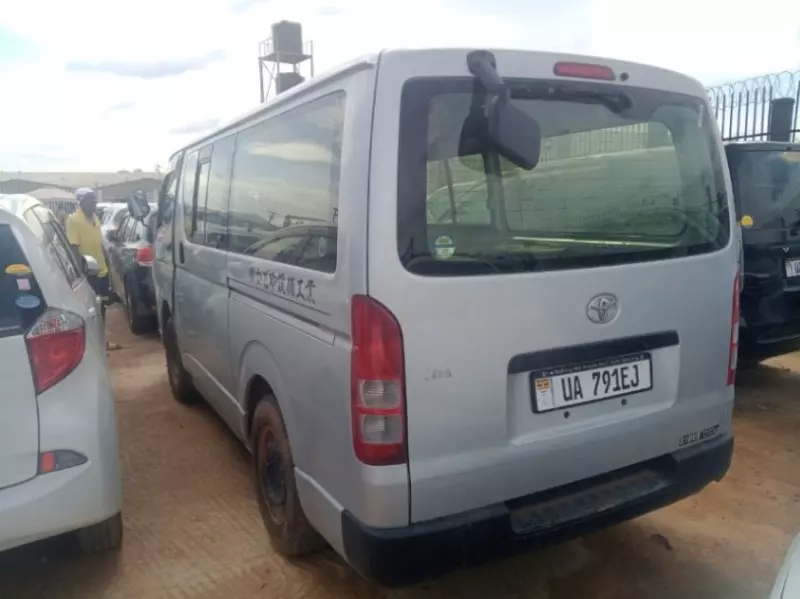 Toyota Hiace   - 2012