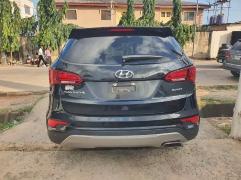 Hyundai Santa Fe   - 2017