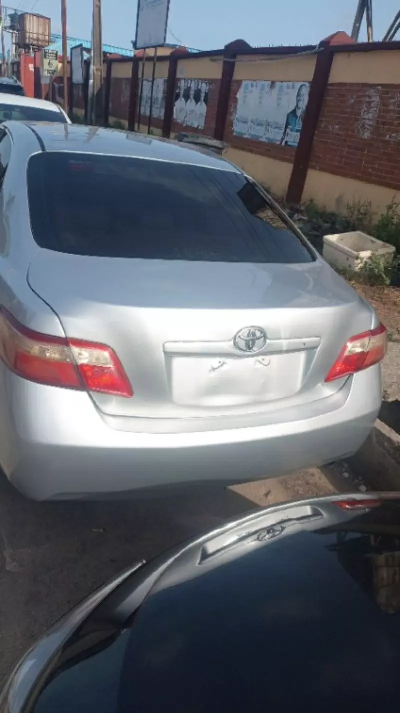 Toyota Camry - 2009