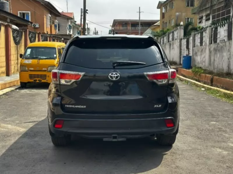 Toyota Highlander   - 2016