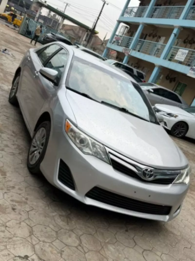Toyota Camry   - 2012