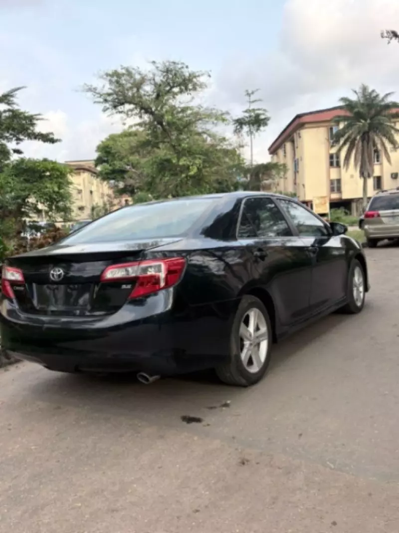 Toyota Camry   - 2013