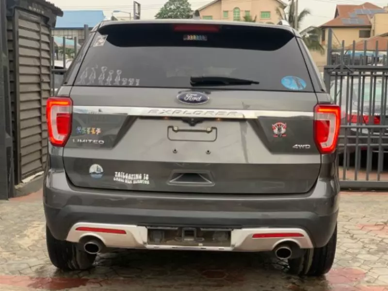 Ford Explorer   - 2017