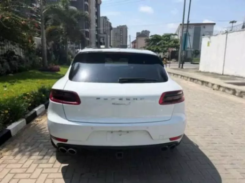 PORSCHE Macan   - 2018