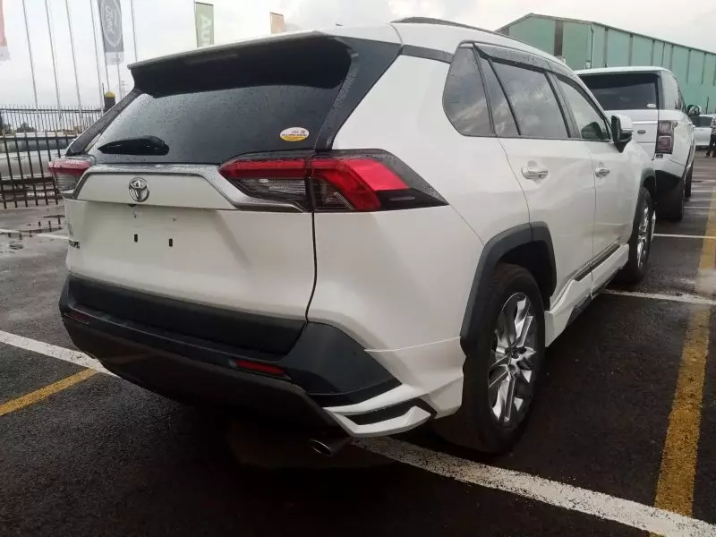 Toyota RAV 4   - 2019