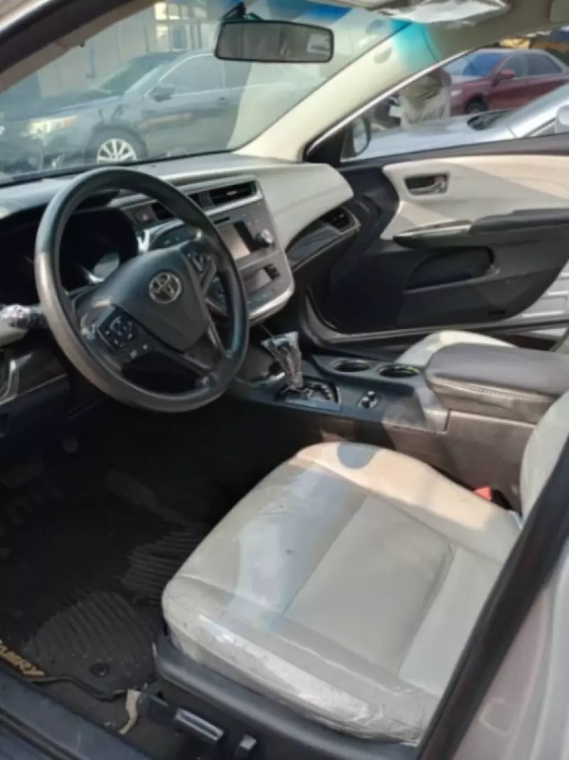 Toyota Avalon   - 2014