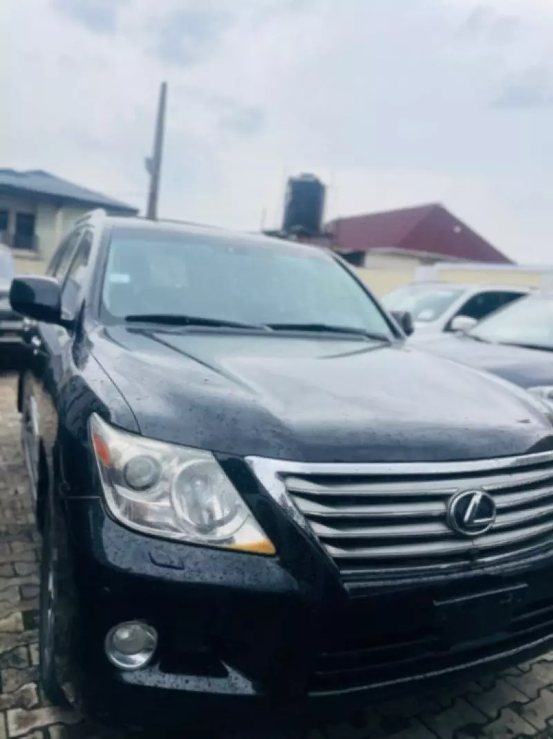 Lexus LX 570   - 2012