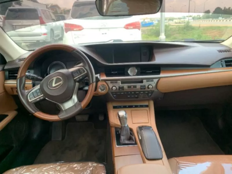 Lexus ES   - 2016